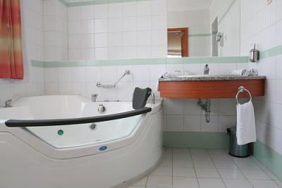Hotel room with jacuzzi in Budapest - Hotel Wien Budapest - Hotel Wien Budapest, hotel at the entrance of motorways M1 and M7