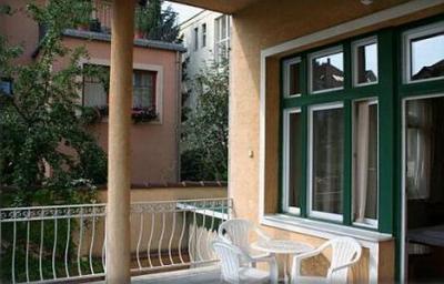 Villa Hotel Kristal  - cheap hotel in Budapest close to the city center and the Congress and World Trade Center - Hungary - Villa Hotel Kristal Budapest - Affordable villa hotel close to the city center in a quiet street