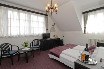 Double room at affordable prices in Hotel Budai in Budapest - Hotel Budai Budapest - easy accesible hotel in Budapest 