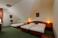 Hotel Gastland M0 - triple room - Cheap hotel in Szigetszentmiklos