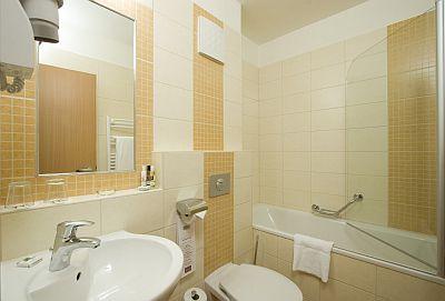 Mercure Budapest City Center - bathroom - Mercure hotel in Vaci street - ✔️ Mercure Budapest City Center**** - in the most famous pedestrian street Budapest