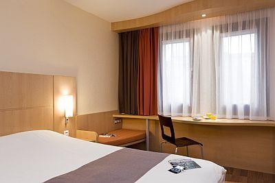 Cheap Ibis hotel in Budapest 3* Ibis Heroes Square Budapest - Hotel Ibis Heroes Square*** Budapest - Ibis Hotel in Dozsa Gyorgy street in Budapet at good price